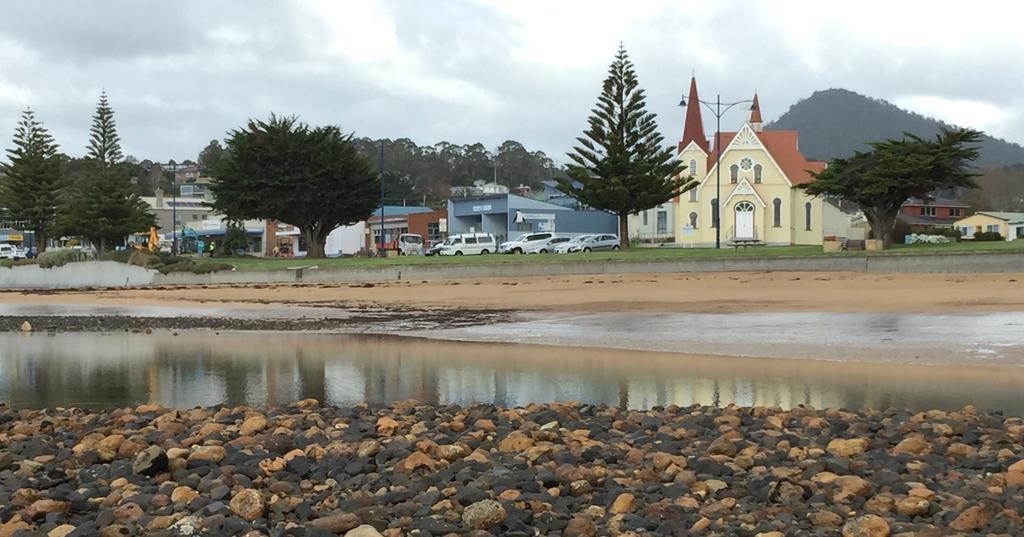 Penguin Seaside Homestay Exterior photo